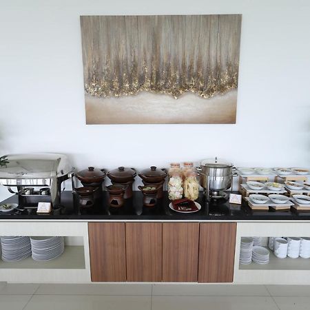 The Azana Hotel Airport Semarang Buitenkant foto