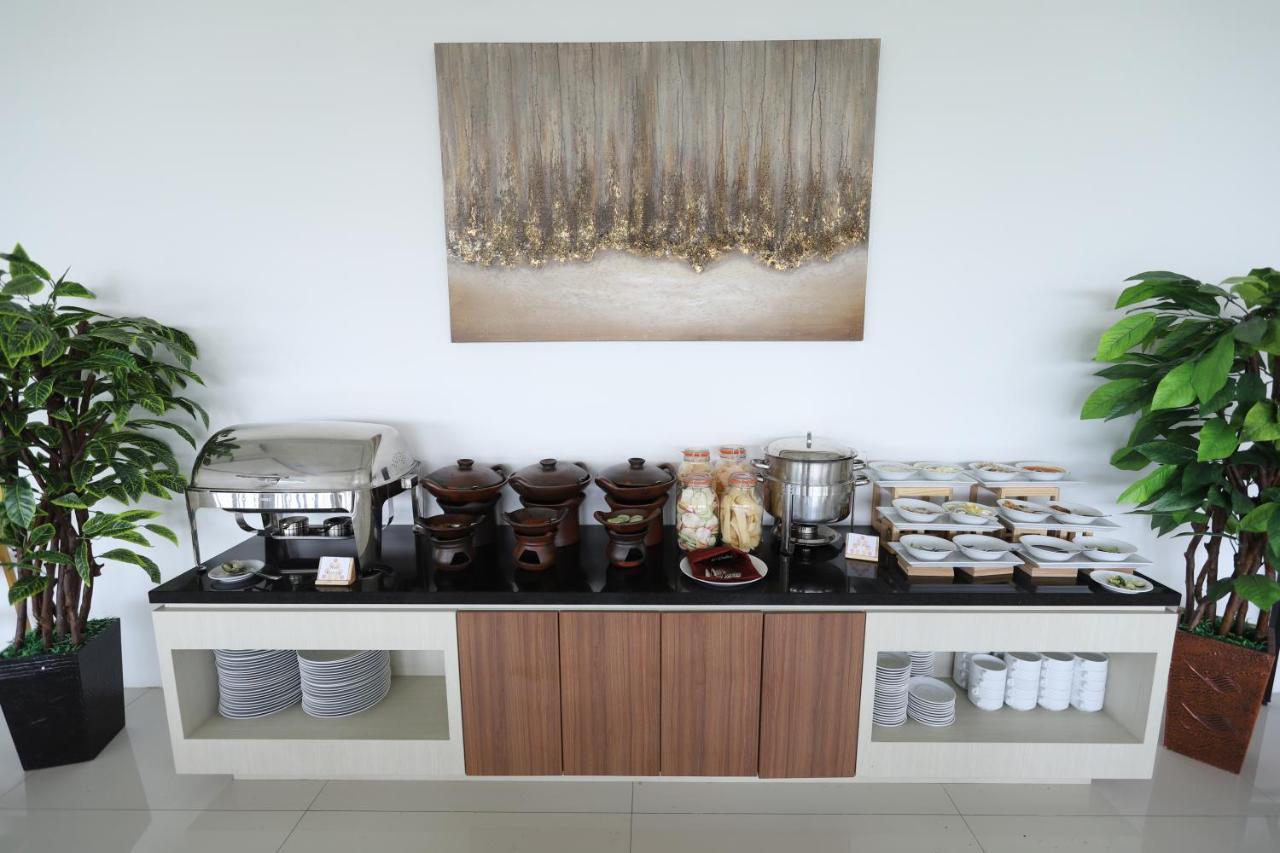 The Azana Hotel Airport Semarang Buitenkant foto