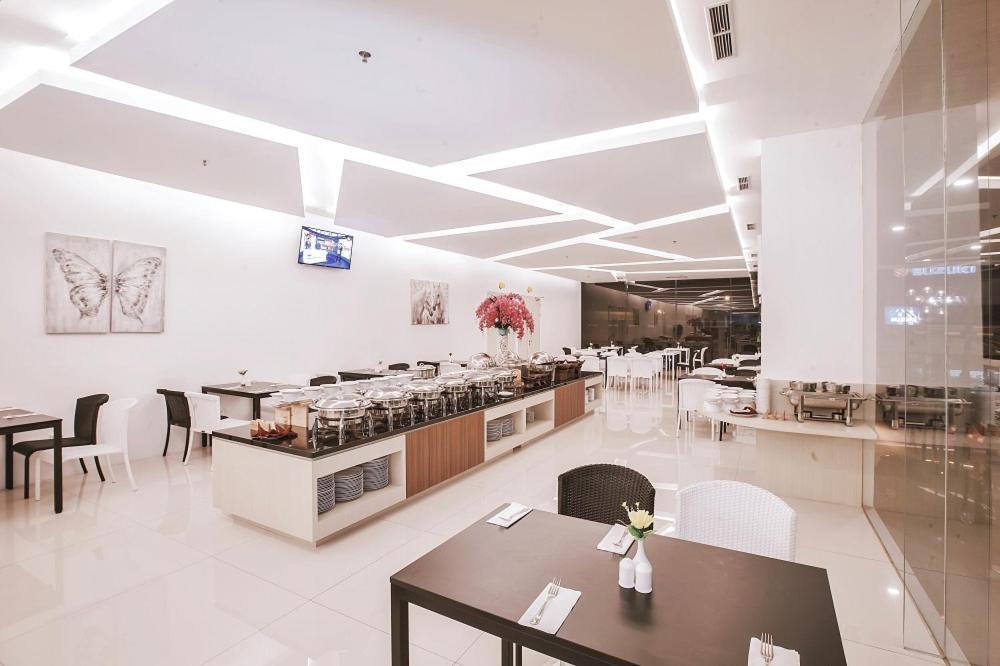 The Azana Hotel Airport Semarang Buitenkant foto